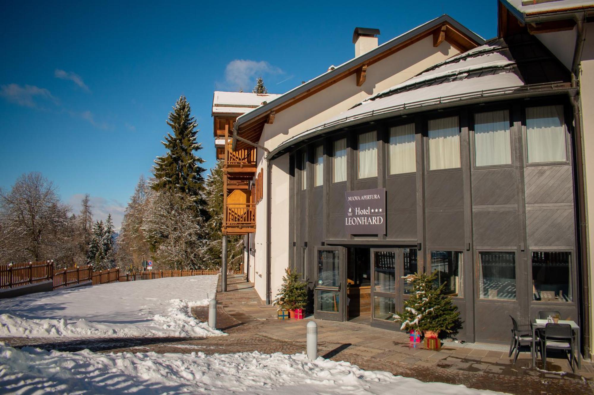 Hotel Leonard Nova Ponente Exteriör bild